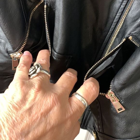 DIASHINY size extra large faux leather Motorcycle vest with pockets NWT - Picture 4 of 9